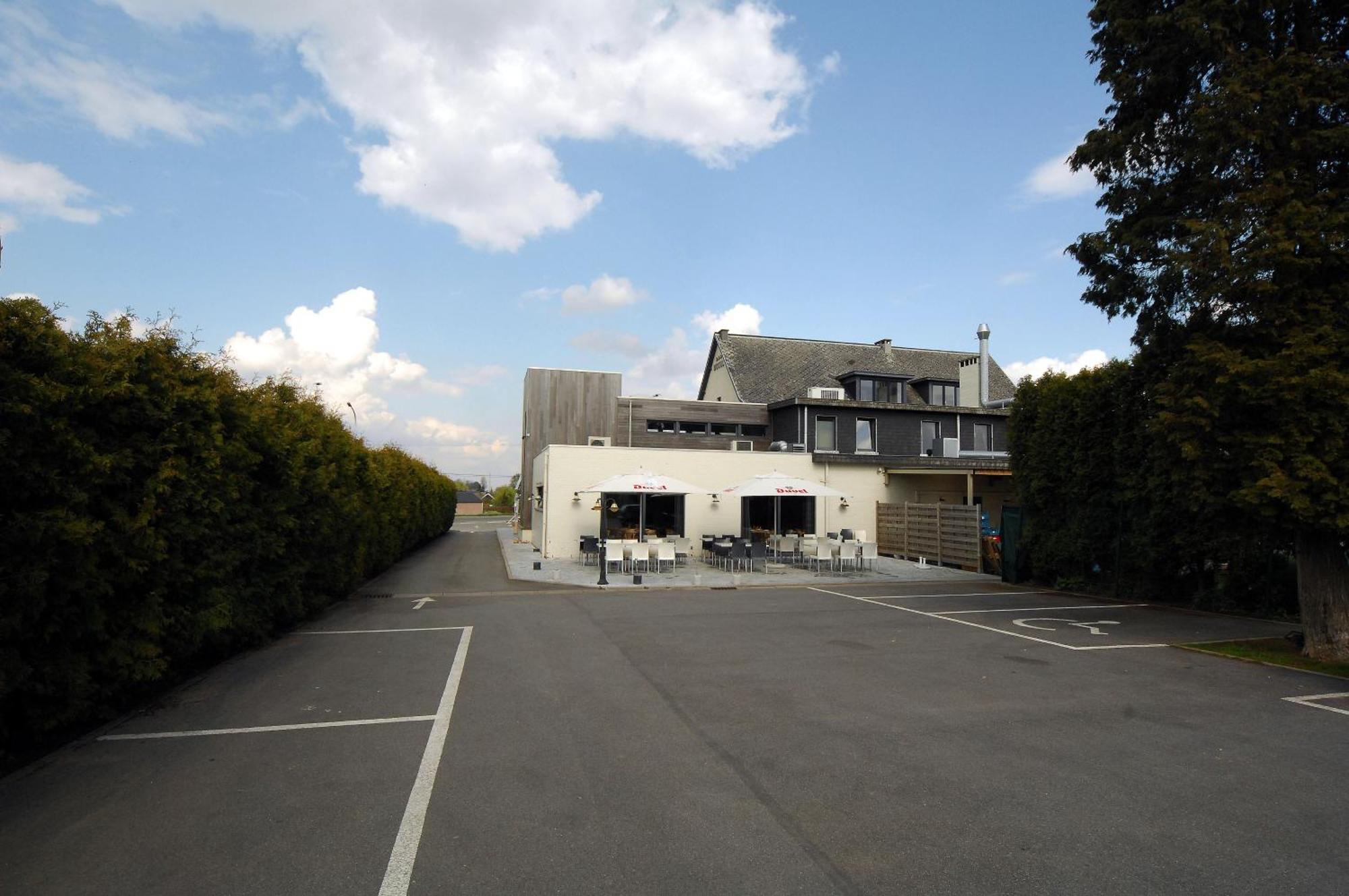 Hotel Le Saint Loup ガンブルー エクステリア 写真