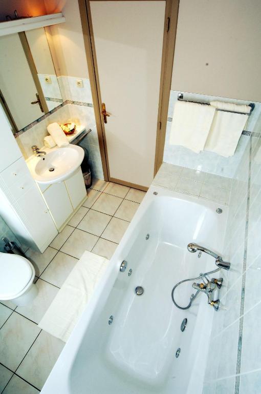 Hotel Le Saint Loup ガンブルー 部屋 写真